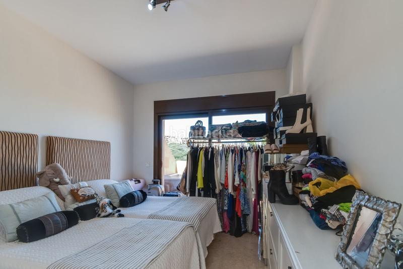 Foto 9a3ddd39-a448-470e-ae7a-836b2059f645. Penthouse with parking pool in La Duquesa Manilva