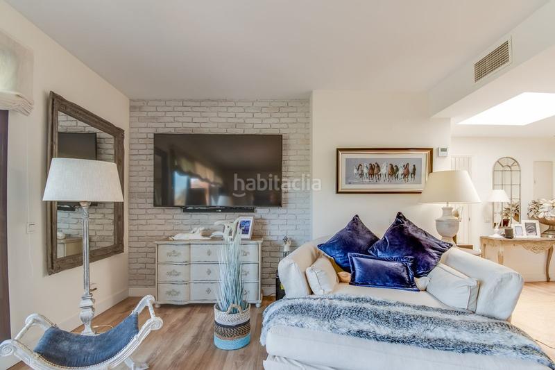 Foto a589f2eb-4f5f-4b07-ae24-d3e07d012736. Penthouse with parking pool in La Duquesa Manilva