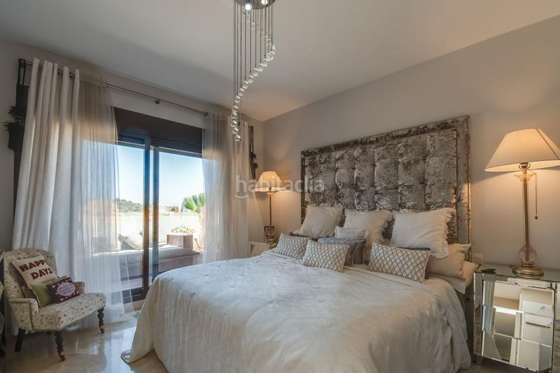 Foto e990e3da-b155-4d0e-b653-c767022777c3. Penthouse with parking pool in La Duquesa Manilva
