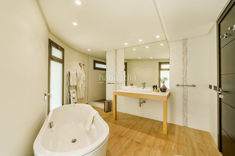 Foto 8d2a03cf-dd60-47d4-95e6-5946e6f64fa1. Xalet amb aparcament piscina a Las Brisas Marbella