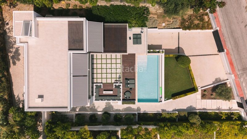 Foto a4ff81da-2526-468d-8f4e-8d138b5b7e71. Xalet amb aparcament piscina a Las Brisas Marbella
