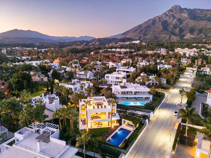 Foto ee2853e1-8f9c-4a48-aa6e-9a7eb30ce0d5. Chalet mit parking pool in lomas de Marbella club Marbella