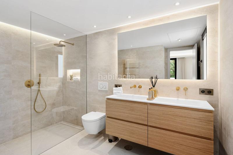 Foto 17b519c1-54a4-44eb-a1c0-9ecd00fe872d. Chalet con parcheggio piscina in La Dama de Noche - La Alzambra Marbella