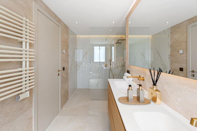 Foto 7eb2747b-9b4e-4b74-96ac-18608dc7fd67. Chalet con parcheggio piscina in La Dama de Noche - La Alzambra Marbella