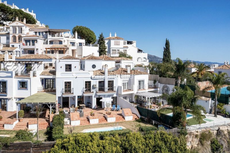 Foto b9d14496-c78f-45a1-8402-0db6f712059e. Chalet en La Quinta Benahavís