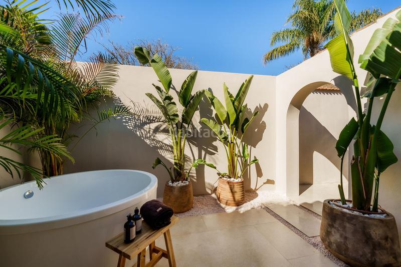 Foto 1db13353-e9de-4bb8-834f-5e5ec70e63f4. Chalet with parking pool in Nueva Alcántara Marbella