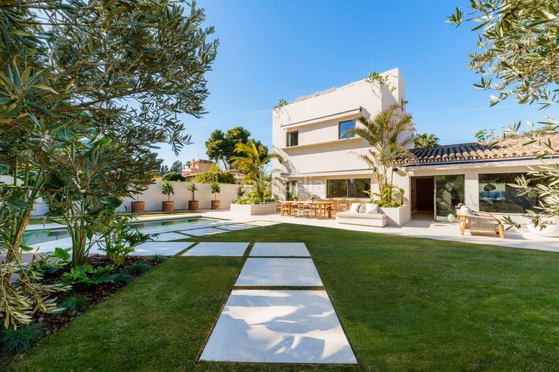 Foto c2d3fcd1-9000-4ff4-a6ff-42bd90477814. Xalet amb aparcament piscina a Nueva Alcántara Marbella