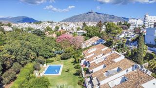 Casa adossada a Nueva Andalucía centro