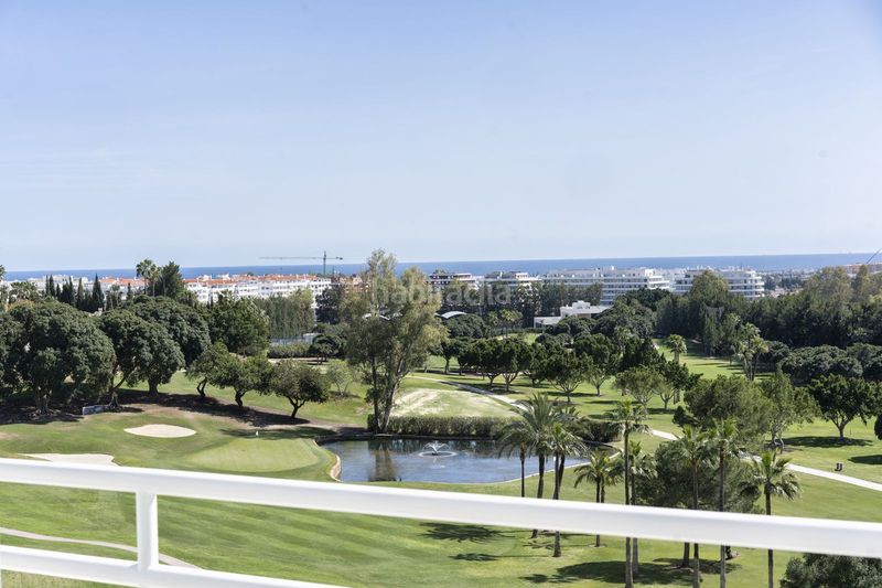 Foto 0a78bb45-2404-4ccb-919c-d2561f6a1128. Dúplex en Los Naranjos Marbella
