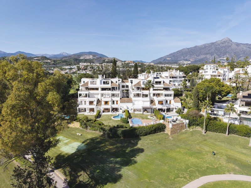 Foto a354c806-8ae7-4af7-bdd3-713b1a8415cb. Dúplex en Los Naranjos Marbella