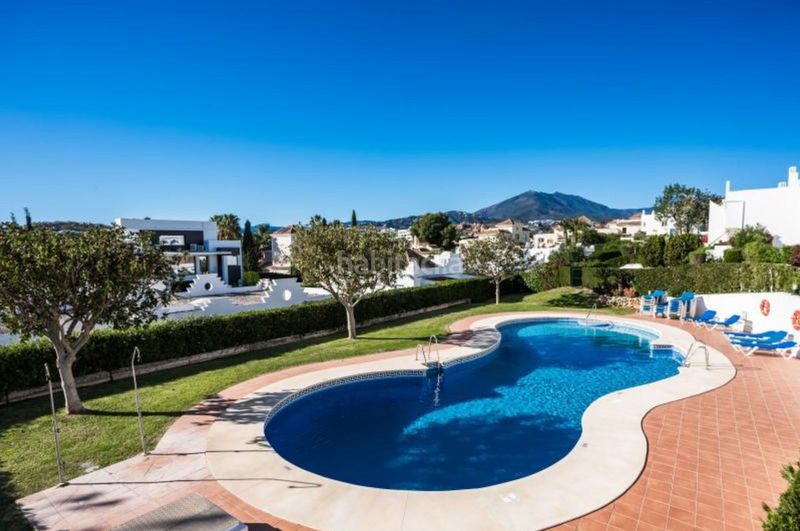 Foto f3c5a4c4-0f03-48d3-ae56-0daccce7f818. Casa adossada amb aparcament piscina a Aloha Marbella