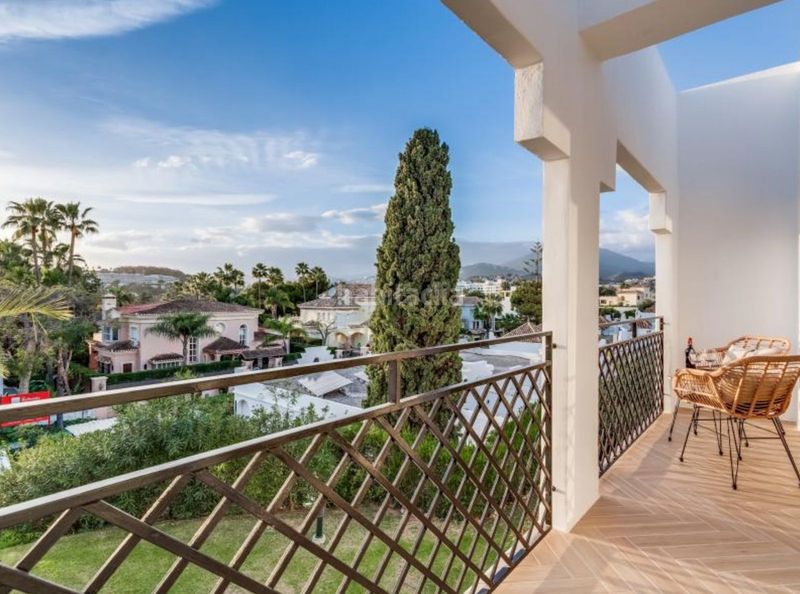 Foto f4eb22e0-4a02-4398-832d-788bd21bc325. Casa adossada amb aparcament piscina a Aloha Marbella