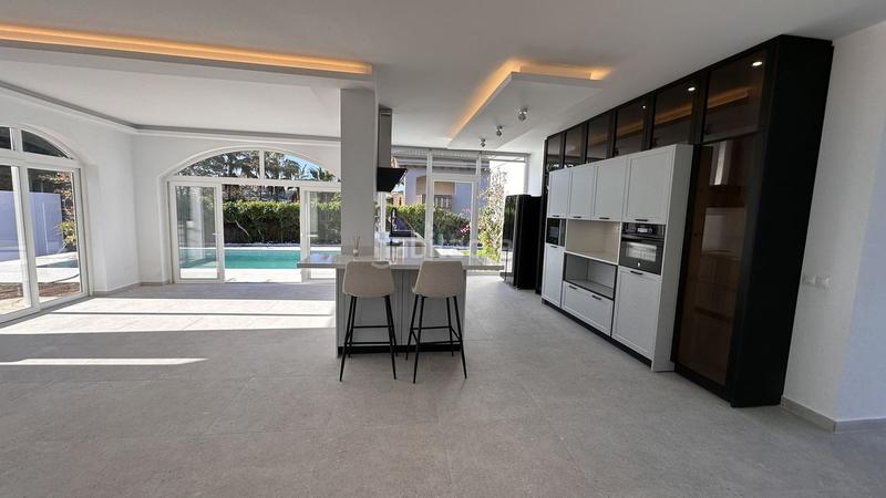 Foto 89ede0d6-1c5e-4ef1-b138-ef90e8425f2e. Chalet en Alcorrín Manilva