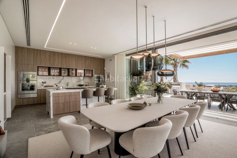 Foto f0be28b5-6f25-4ca0-aec1-854dced3a295. Xalet amb aparcament piscina a La Quinta Benahavís