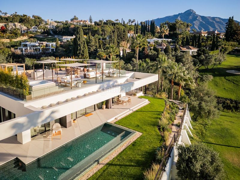 Foto c75e0e03-2792-4796-9b76-a622772a21a8. Xalet amb aparcament piscina a Los Naranjos Marbella