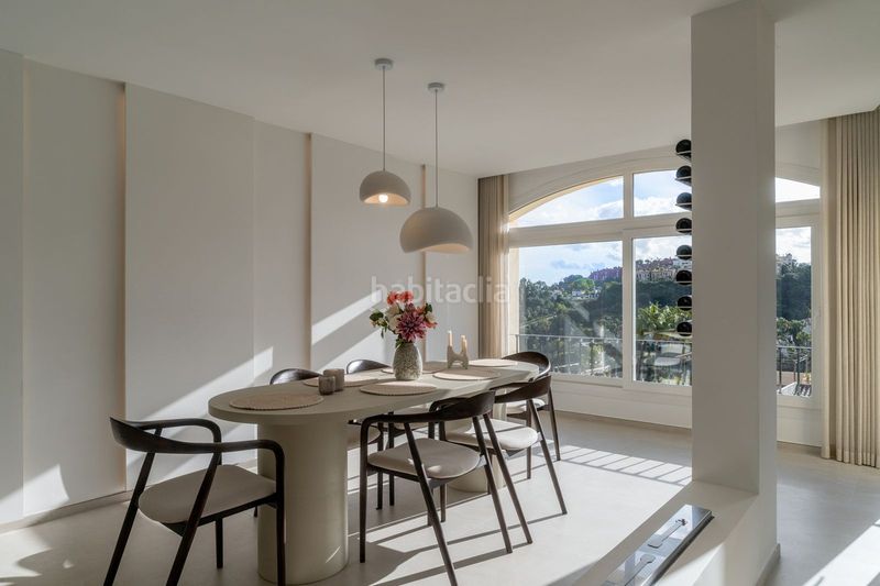 Foto 2cd8098c-9f56-41ba-b3d9-4cc61e99f8cd. Casa adossada amb piscina a La Quinta Benahavís