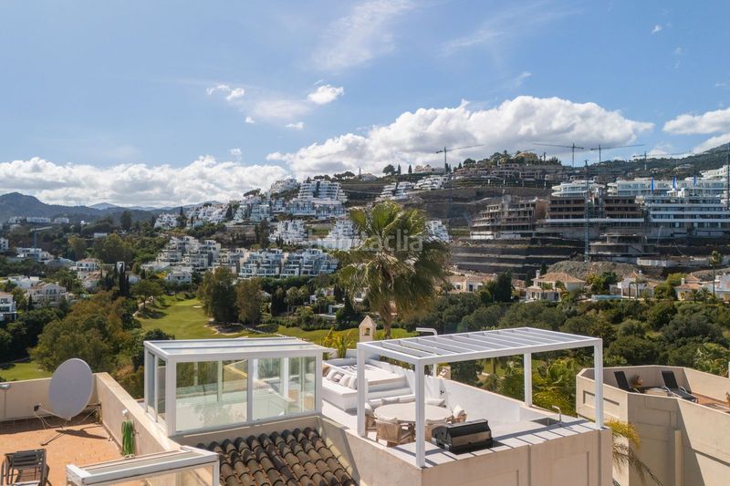 Foto 7d44253b-cc60-42fa-9284-674fdf18dd46. Casa adossada amb piscina a La Quinta Benahavís