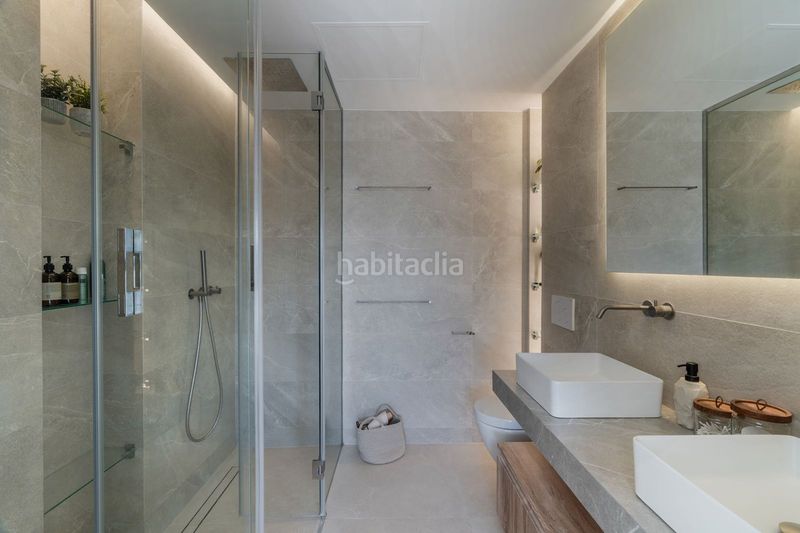 Foto c123f57c-8d4a-43b4-ba4d-5ff3eef33e7b. Casa adossada amb piscina a La Quinta Benahavís