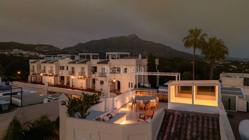 Foto c5868111-1172-46cc-897c-a6b66254f108. Casa adossada amb piscina a La Quinta Benahavís