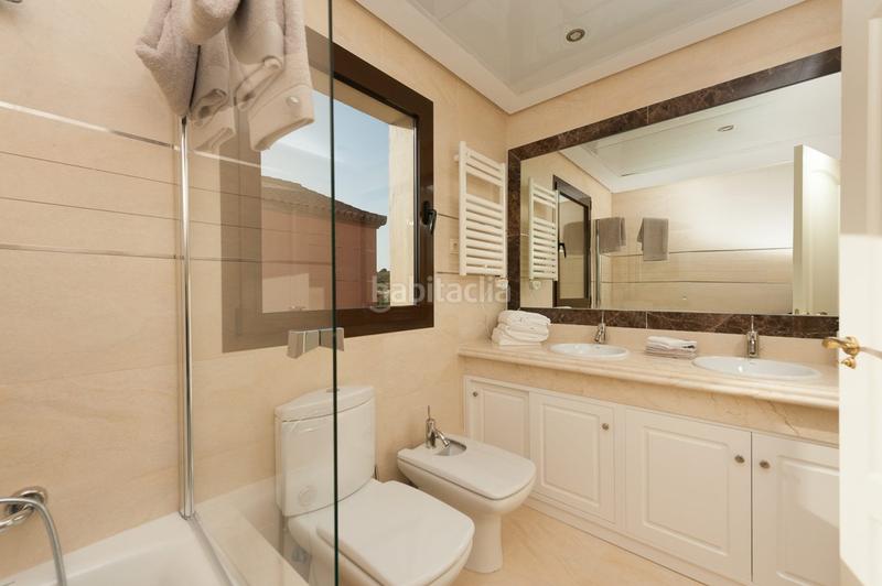 Foto a4c5efd0-c1ac-4a21-b718-610102d92296. Chalet con piscina in Valle Romano Golf Estepona