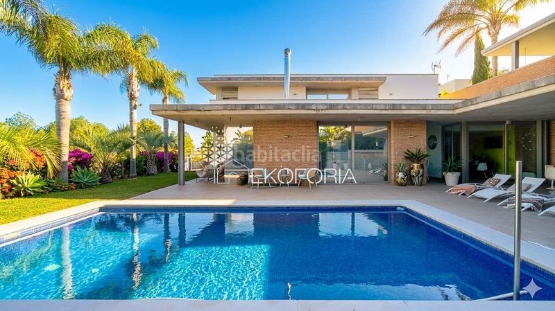 Foto 5879bdd0-cd03-4e3c-96f5-f9f95d05c8bb. Casa amb calefacció piscina a San Antonio de Benagéber
