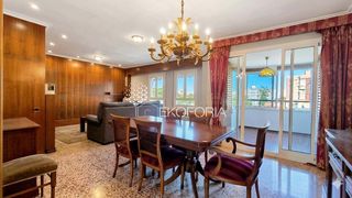 Pis a Barrio de Patraix. Piso espacioso y luminoso con garaje  4ª planta con ascensor