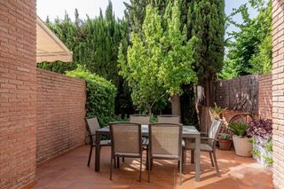 Maison jumelée à Rocafort. Magnífica casa adosada con jardín privado y garaje en rocafort