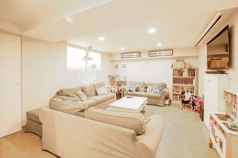 Foto b835d46e-510f-4ffe-917a-0630b1c1d06b. Casa adossada a Rocafort