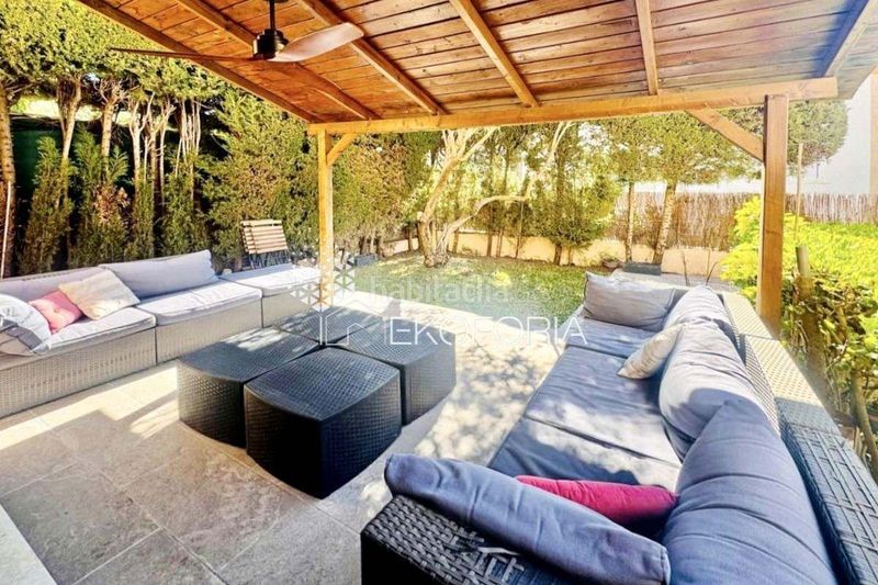 Foto f773c730-2c15-4887-a8cf-6f5350fee486. Casa adossada a Rocafort