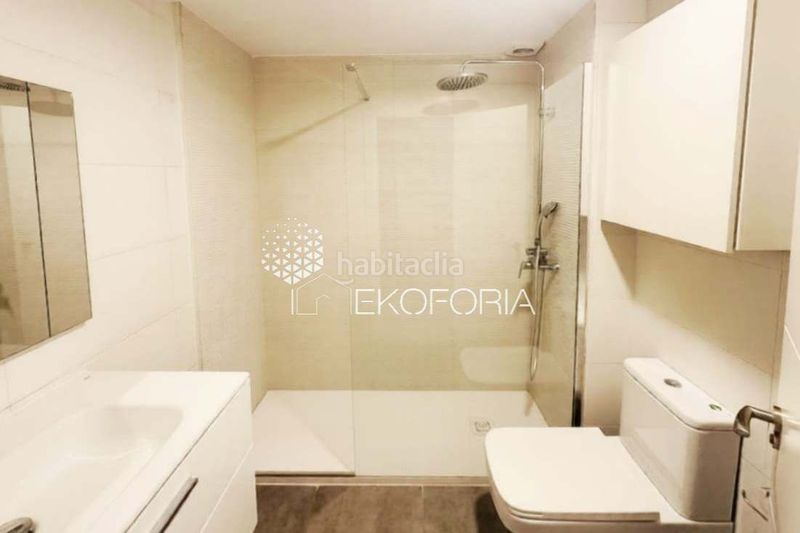 Foto fef54bd6-696c-49ff-b782-580be9ed821f. Casa adossada a Rocafort