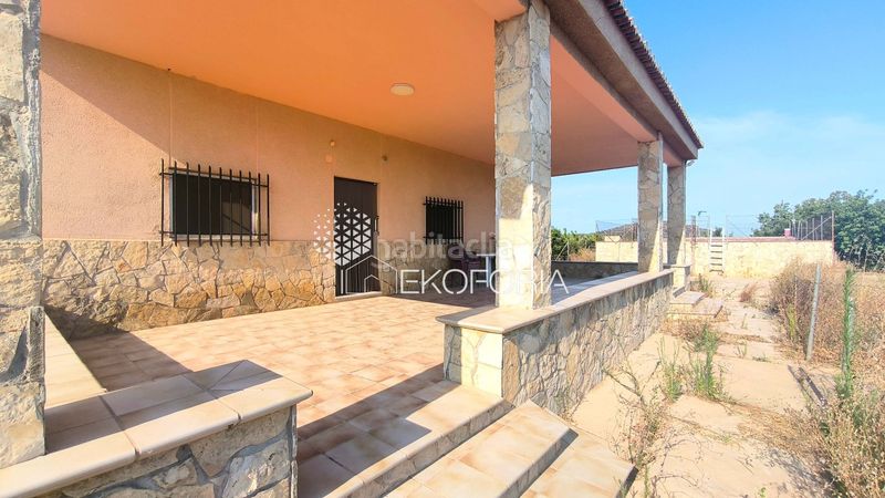 Foto e91a6daa-24a0-4e36-843c-b42da8b53a83. Casa amb piscina a Corralet-Bonanza-Tres Rutas Náquera