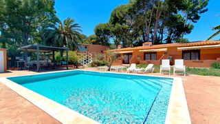 Casa in Alfinach - Monasterios. Propiedad de 8.000 m con 4 alojamientos independientes a 10 minu