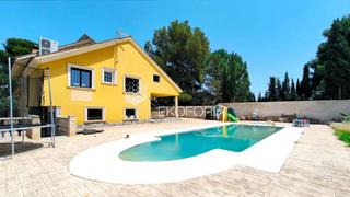 Maison à Núcleo Urbano. Villa de prestigio a 25 minutos de valencia confort, serenidad y