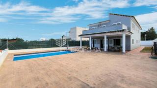 Casa in La Conarda-Montesano. Luminosa villa a 3 minutos de bétera