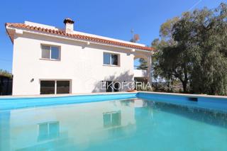 Casa a Monte Real. Chalet reformado en 5000 m a 20 minutos de valencia