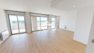 Attique dans Carrer del pla de salt 5. tico a estrenar de 4 habitaciones dobles, 2 baos, 3 terrazas,