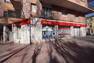 Affitto Locale commerciale  N/a. Local en joan miró con gran fachada
