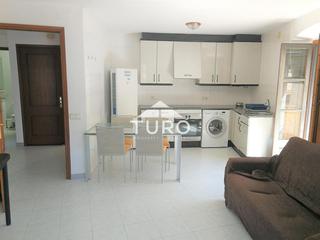 Location Attique  Cort reial. Luminoso piso de 3 habitacions en centro de barri vell