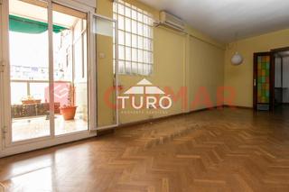 Appartement  Gran vía corts catalanes. Piso en venta de 4 habitaciones a reformar en el corazón de barc