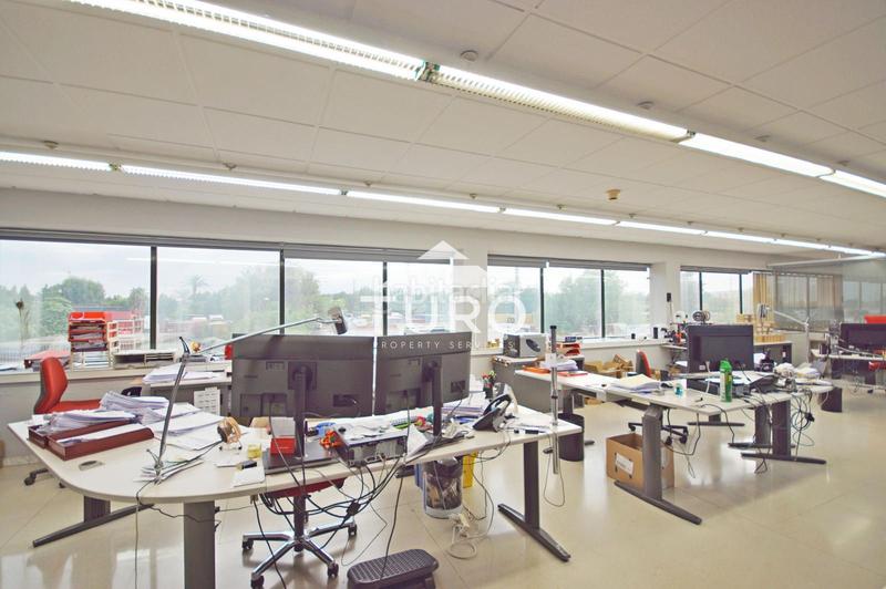 Foto ee647fc0-5ba4-4533-93ff-5b42f78b294f. Alquiler nave industrial nave en alquiler en Centre Hospitalet de Llobregat (L´)