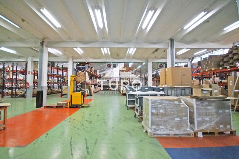 Foto 0f8bb9b7-b215-47e0-9d2d-a9e626853fd6. Lloguer nau industrial a Centre Hospitalet de Llobregat (L´)