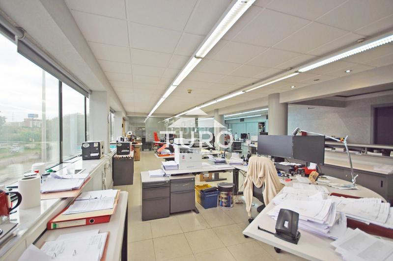 Foto 08c493ef-1885-42b2-972d-ef42cf534740. Rent industrial building in Centre Hospitalet de Llobregat (L´)