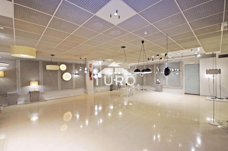 Foto 19677a91-9b4c-4da0-aaad-c58b2b438554. Rent industrial building in Centre Hospitalet de Llobregat (L´)