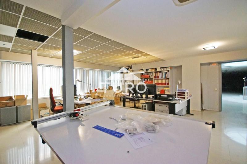 Foto 3f22d7d8-a25b-4040-9a0c-f1447d12dedf. Rent industrial building in Centre Hospitalet de Llobregat (L´)