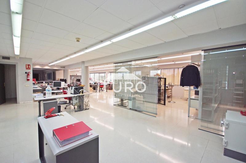 Foto 690b6484-7554-4d5e-8a29-7cee719e1840. Rent industrial building in Centre Hospitalet de Llobregat (L´)