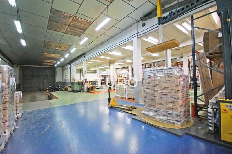 Foto c0d599f3-71c4-44c3-8ec9-bc077076ddc6. Rent industrial building in Centre Hospitalet de Llobregat (L´)