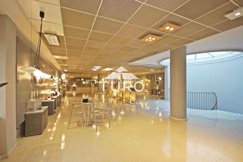 Foto c166b9b8-ce02-4639-a1a0-3bf8bdd59723. Rent industrial building in Centre Hospitalet de Llobregat (L´)