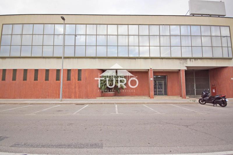 Foto c9ed4558-517f-4273-9144-978f03a9aa7d. Rent industrial building in Centre Hospitalet de Llobregat (L´)