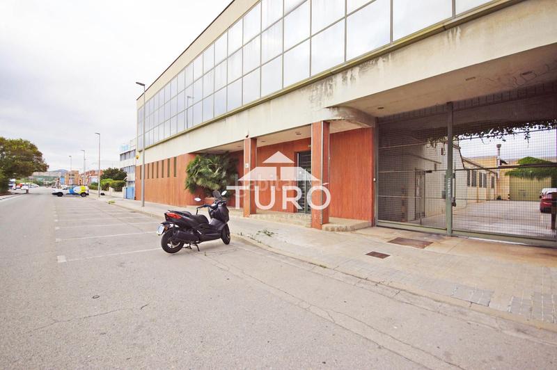 Foto e1a576d8-5009-44c9-b722-59b4f6ed0ec5. Rent industrial building in Centre Hospitalet de Llobregat (L´)