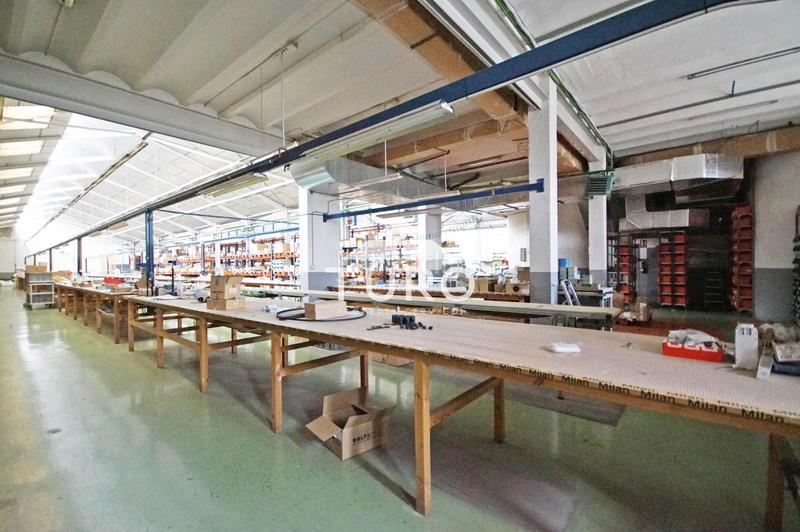 Foto f4d1014b-94ce-449b-a85d-3d13b51e75a6. Rent industrial building in Centre Hospitalet de Llobregat (L´)